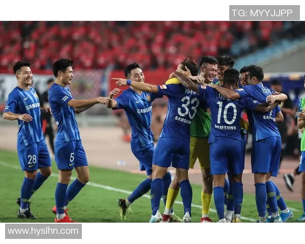 恒大U15青训队迎战江苏苏宁青少年球队全力争胜展现青春风采